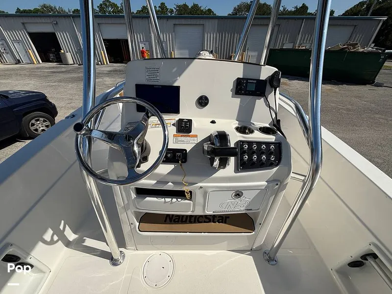Slide: The Image of NauticStar 231 Hyrid 2023 - 16677436