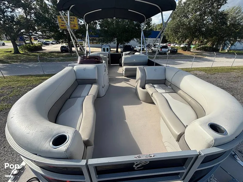 Slide: The Image of Cypress Cay Seabreeze 232 Freedom 2023 - 16854473