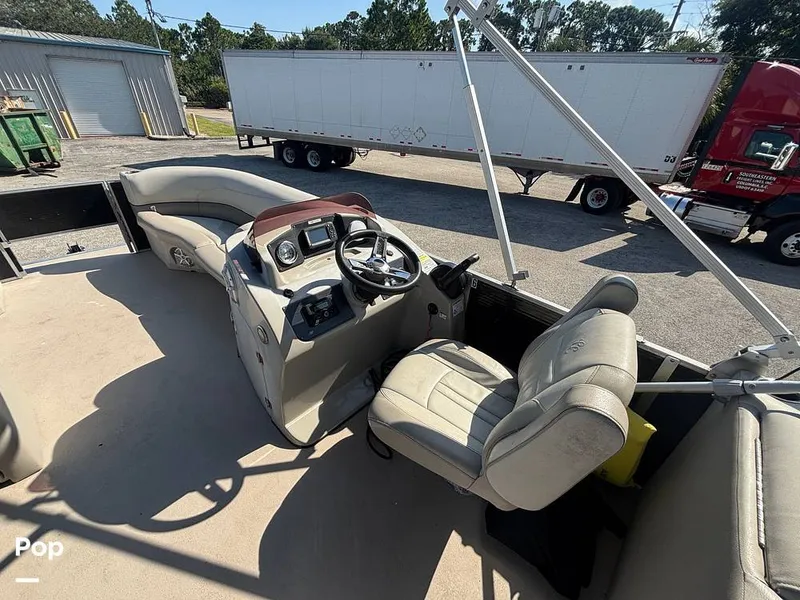 Slide: The Image of Cypress Cay Seabreeze 232 Freedom 2023 - 16678293