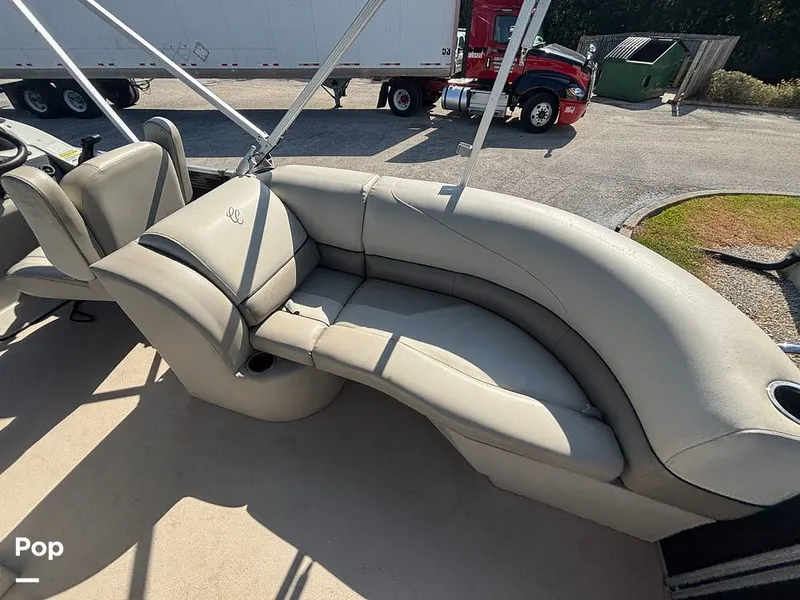 Slide: The Image of Cypress Cay Seabreeze 232 Freedom 2023 - 16678301