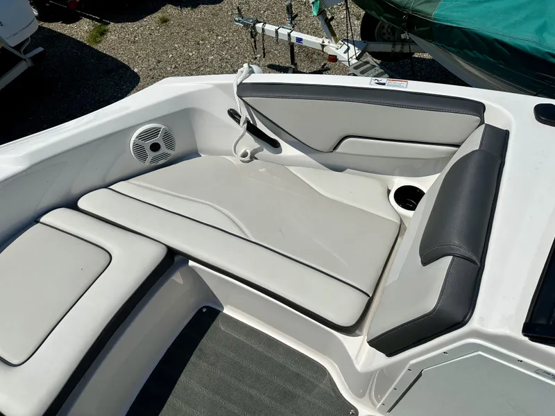 Slide: The Image of Yamaha 190 AR 2023 - 12