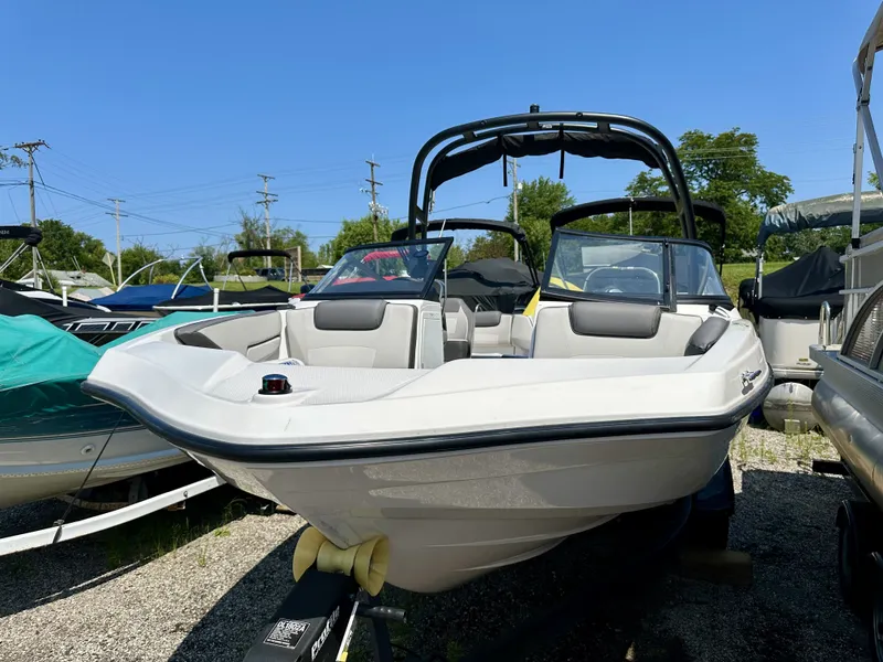 Slide: The Image of Yamaha 190 AR 2023 - 2