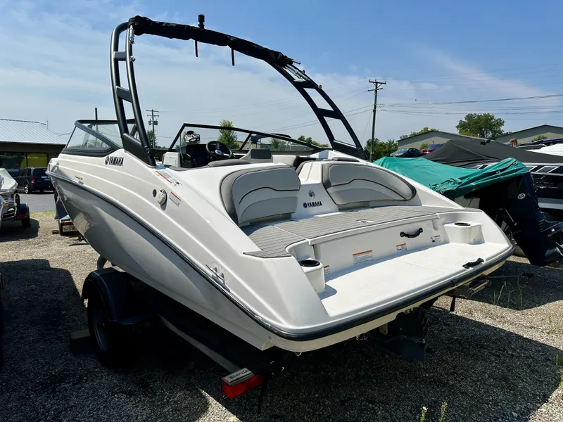 Slide: The Image of Yamaha 190 AR 2023 - 6