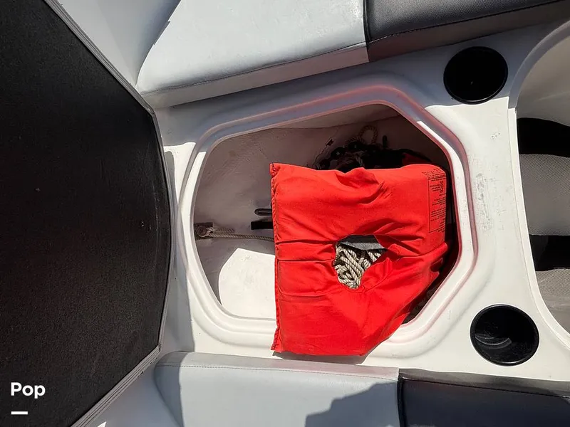 Slide: The Image of Bayliner VR6 2023 - 16679945