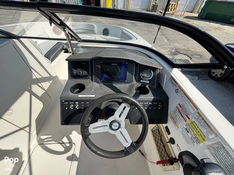Slide: The Image of Bayliner VR6 2023 - 16679921