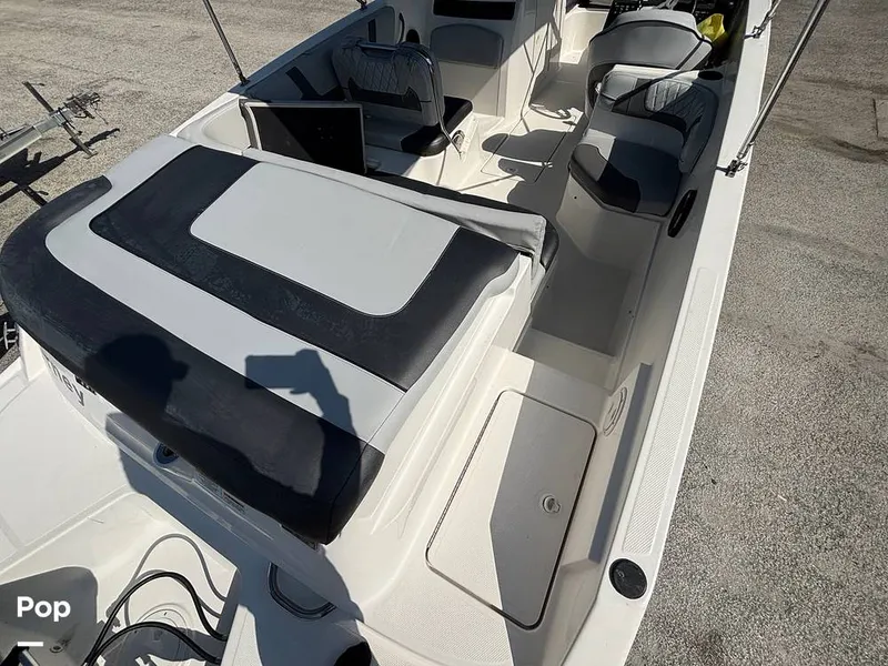 Slide: The Image of Bayliner VR6 2023 - 16679888