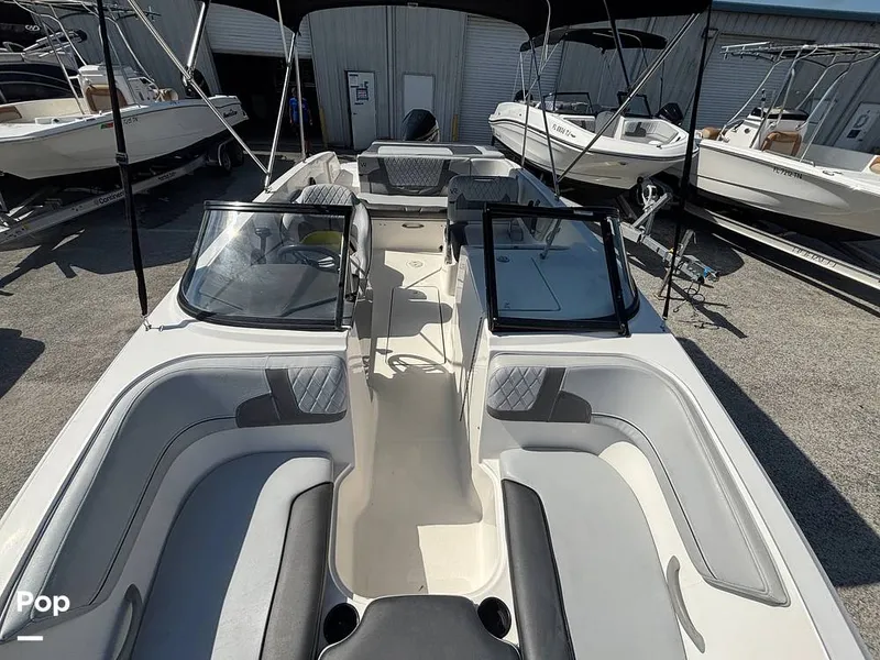 Slide: The Image of Bayliner VR6 2023 - 16679951