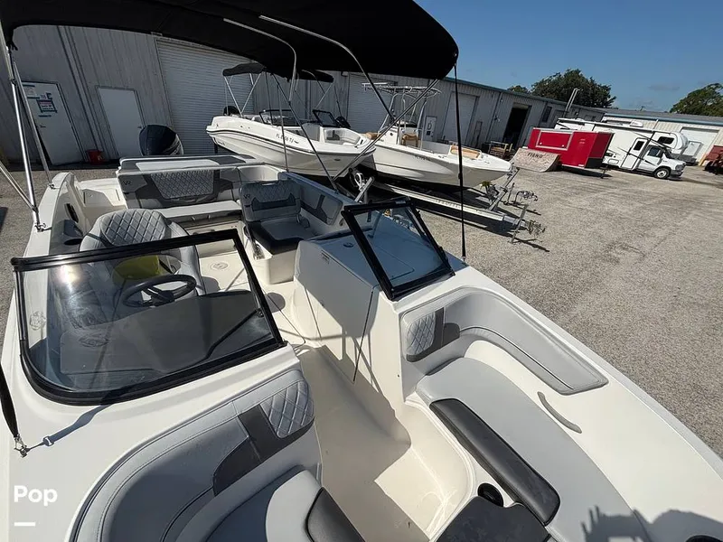 Slide: The Image of Bayliner VR6 2023 - 16679953