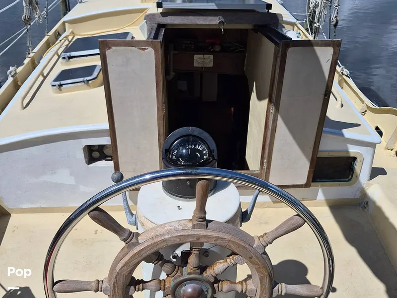 Slide: The Image of Classic Wooden Wheel - 16736576
