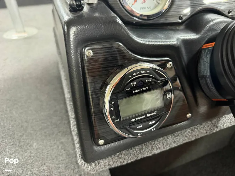 Slide: The Image of Crestliner Raptor 1750 2020 - 16698620