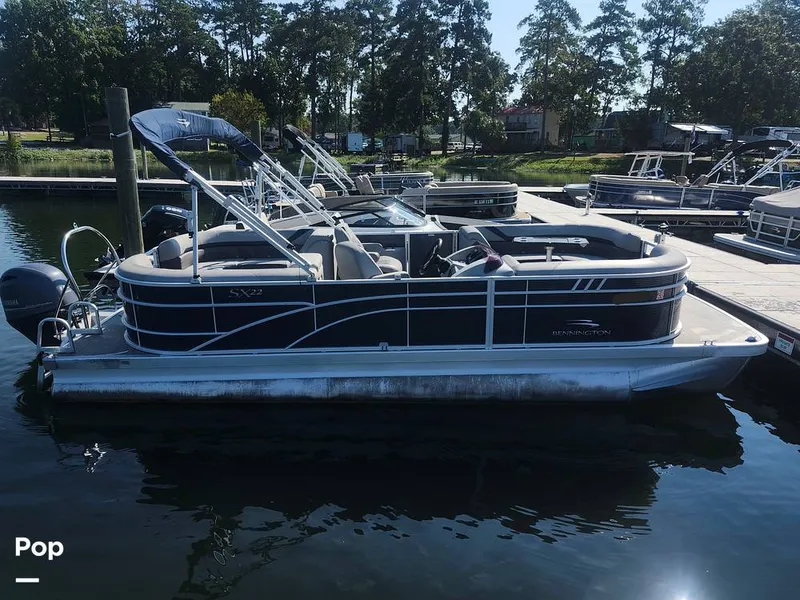 The Image of Bennington 22SLX 2021 - 16705681