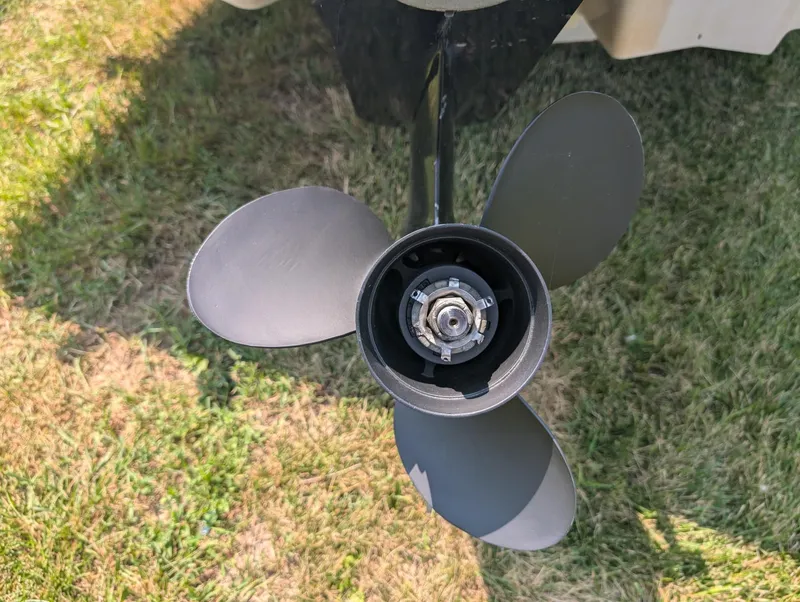 Slide: The Image of Sea Ray 185 BR 2000 - 22