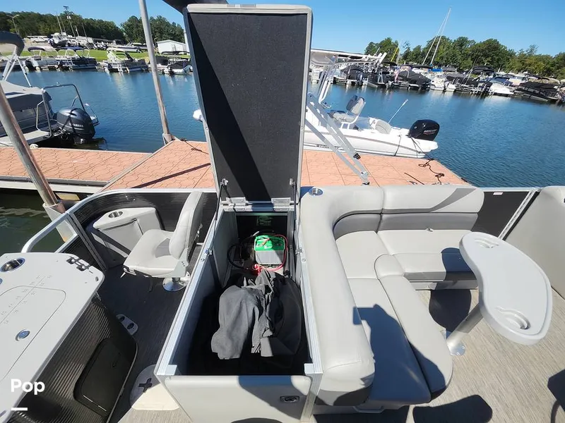 Slide: The Image of Bennington SX22 Fish and Cruise 2022 - 16776477