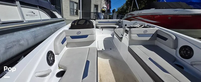 Slide: The Image of Hurricane Sundeck Sport 185 OB 2023 - 16775752