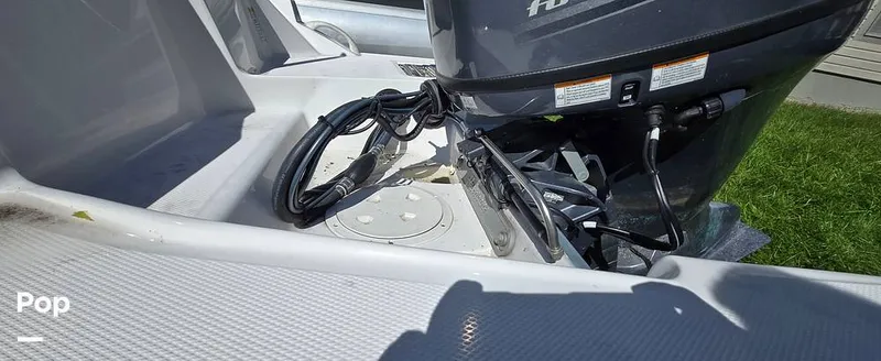 Slide: The Image of Hurricane Sundeck Sport 185 OB 2023 - 16775757