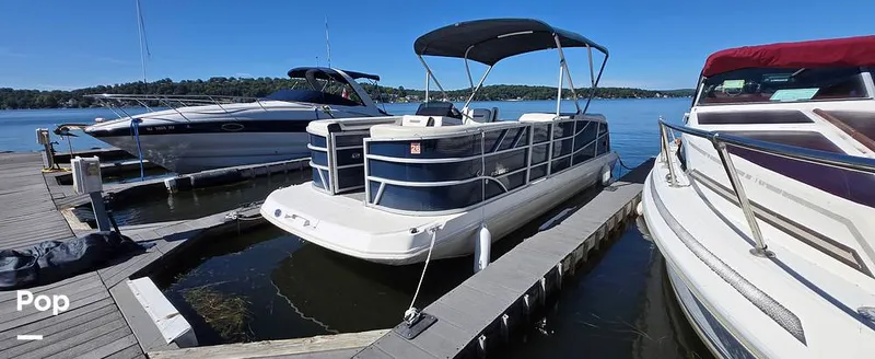 Slide: The Image of Hurricane Sundeck Sport 185 OB 2023 - 16744559