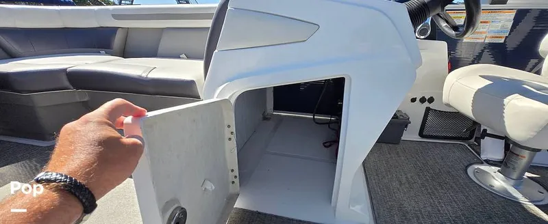 Slide: The Image of Hurricane Sundeck Sport 185 OB 2023 - 16744546
