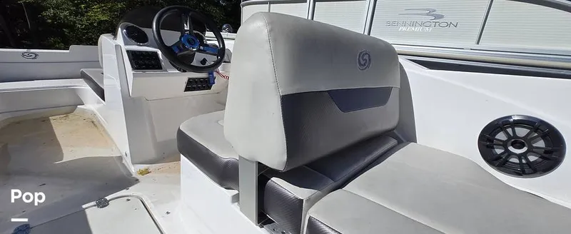 Slide: The Image of Hurricane Sundeck Sport 185 OB 2023 - 16775780