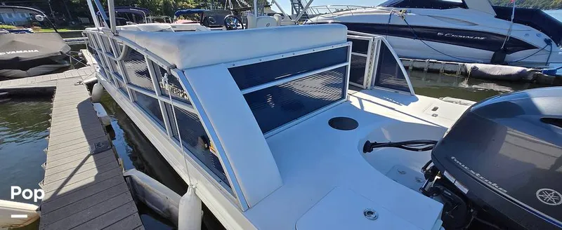 Slide: The Image of Hurricane Sundeck Sport 185 OB 2023 - 16744552