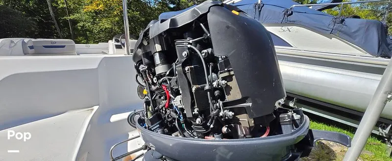 Slide: The Image of Hurricane Sundeck Sport 185 OB 2023 - 16775712
