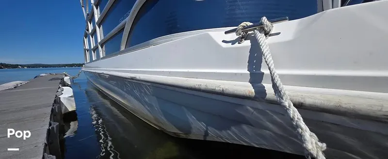 Slide: The Image of Hurricane Sundeck Sport 185 OB 2023 - 16744556