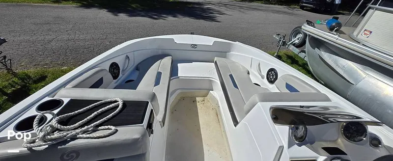 Slide: The Image of Hurricane Sundeck Sport 185 OB 2023 - 16775764
