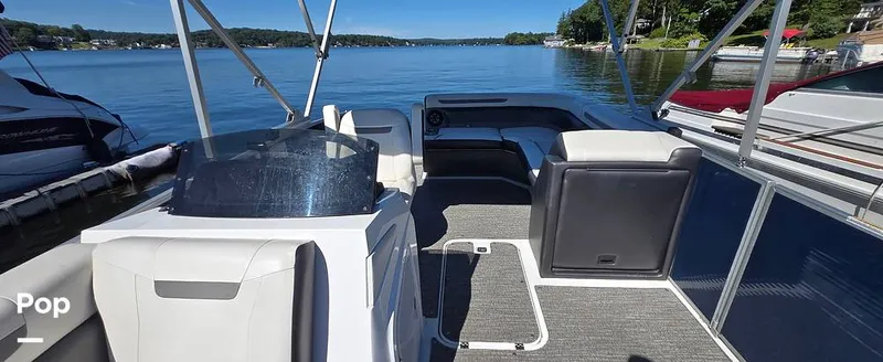Slide: The Image of Hurricane Sundeck Sport 185 OB 2023 - 16744561
