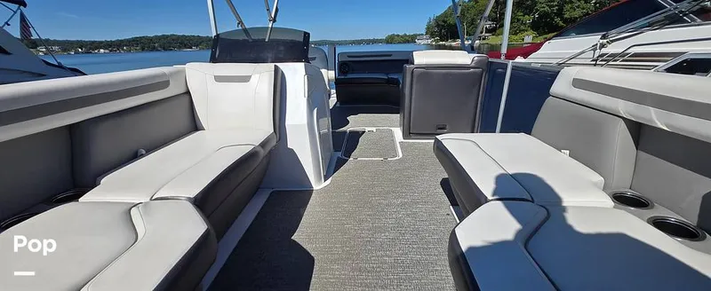 Slide: The Image of Hurricane Sundeck Sport 185 OB 2023 - 16744560