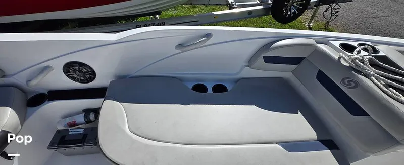Slide: The Image of Hurricane Sundeck Sport 185 OB 2023 - 16775767