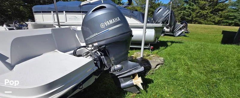 Slide: The Image of Hurricane Sundeck Sport 185 OB 2023 - 16775756