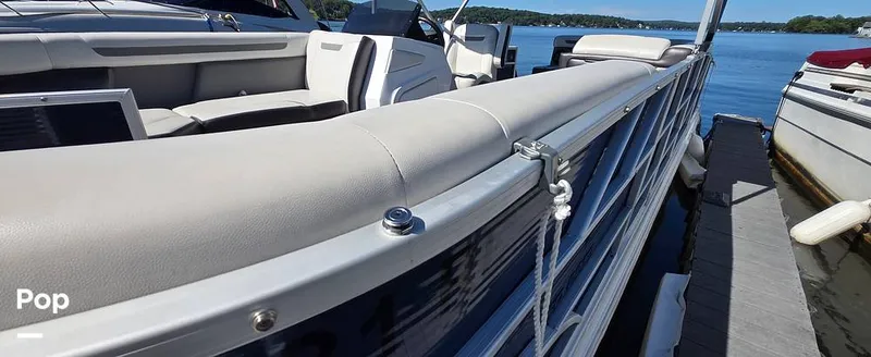 Slide: The Image of Hurricane Sundeck Sport 185 OB 2023 - 16744554