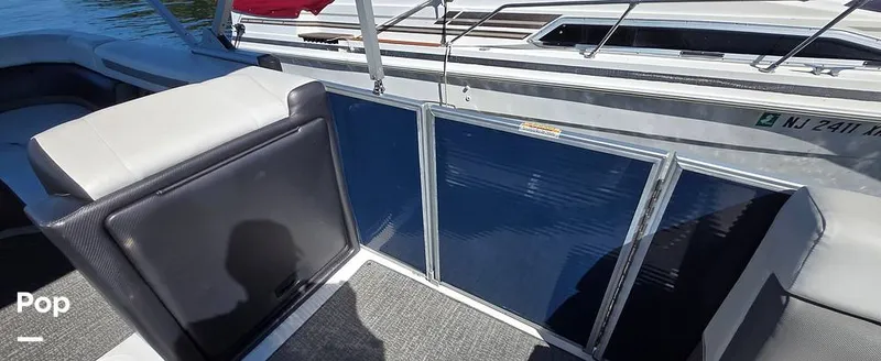 Slide: The Image of Hurricane Sundeck Sport 185 OB 2023 - 16744562