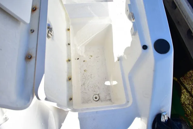 Slide: The Image of Bayliner VR5 2025 - 16720813