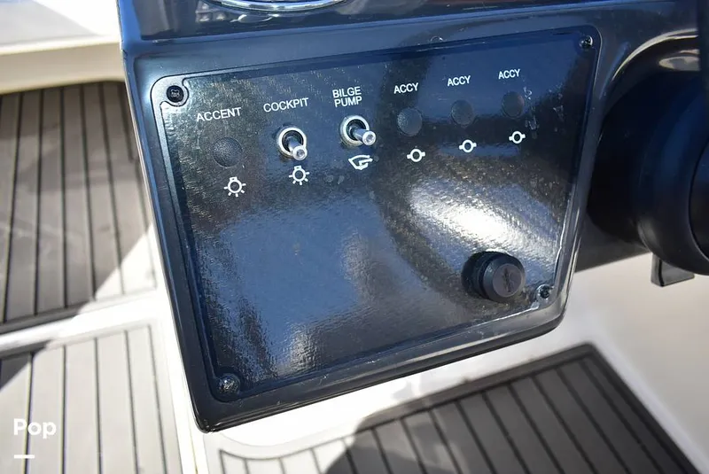 Slide: The Image of Bayliner VR5 2025 - 16720802