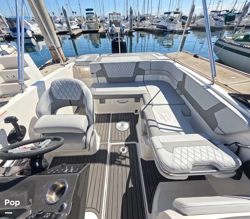 Slide: The Image of Bayliner VR5 2025 - 16720786