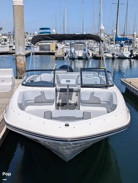 Slide: The Image of Bayliner VR5 2025 - 16704541