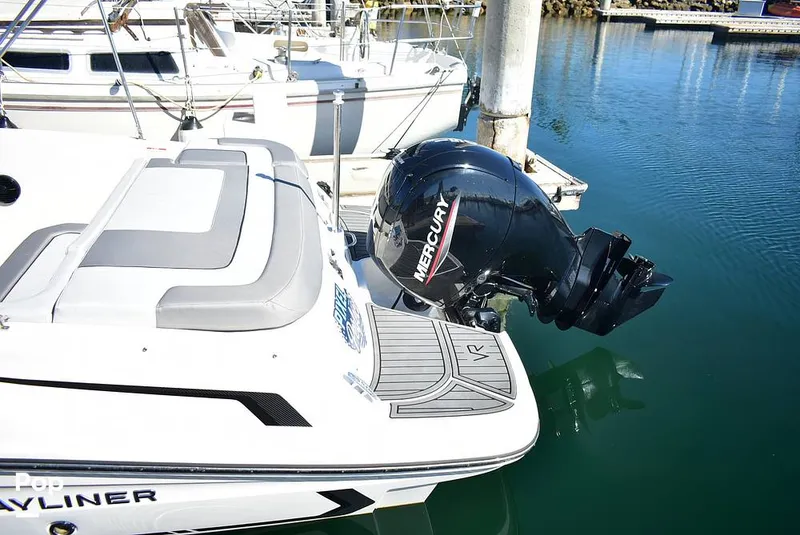 Slide: The Image of Bayliner VR5 2025 - 16720822