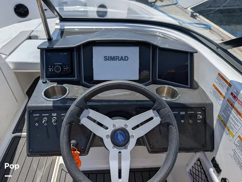 Slide: The Image of Bayliner VR5 2025 - 16704546
