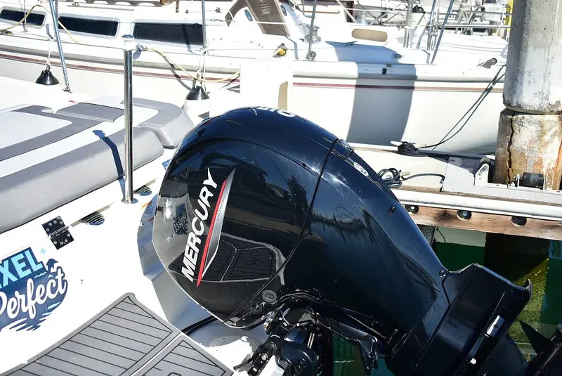 Slide: The Image of Bayliner VR5 2025 - 16720824