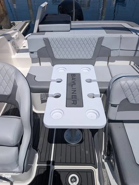 Slide: The Image of Bayliner VR5 2025 - 16704548