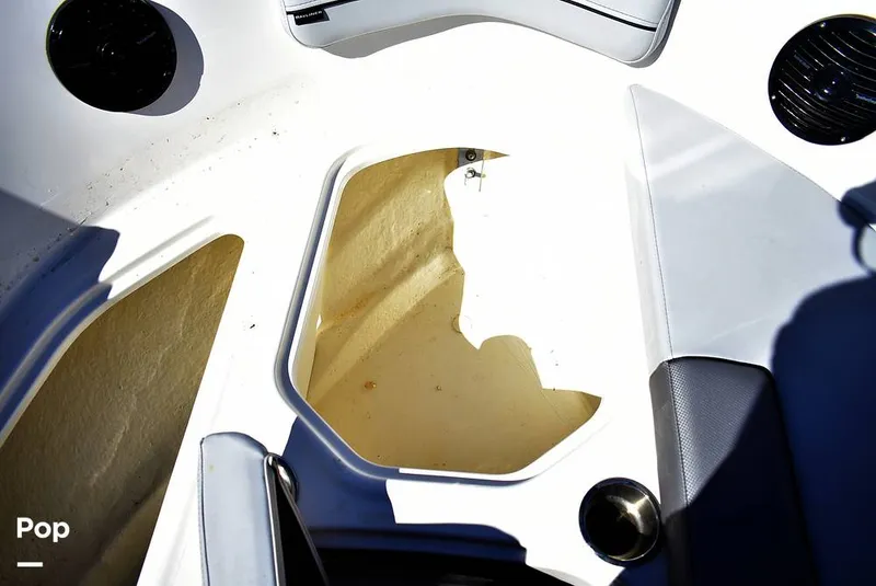 Slide: The Image of Bayliner VR5 2025 - 16720796