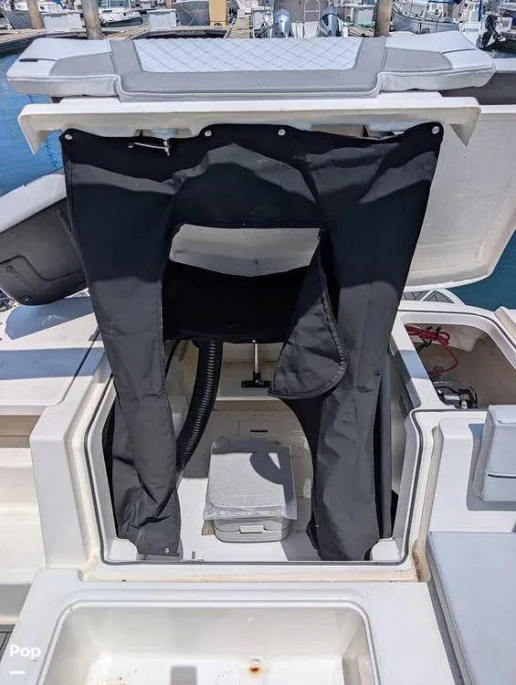 Slide: The Image of Bayliner VR5 2025 - 16704547