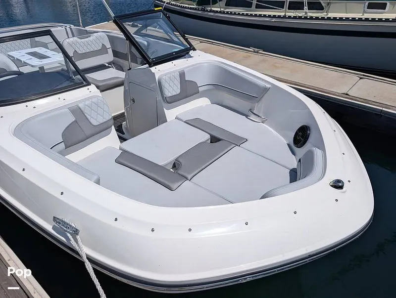 Slide: The Image of Bayliner VR5 2025 - 16704549