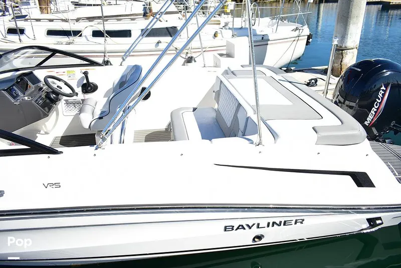 Slide: The Image of Bayliner VR5 2025 - 16720821