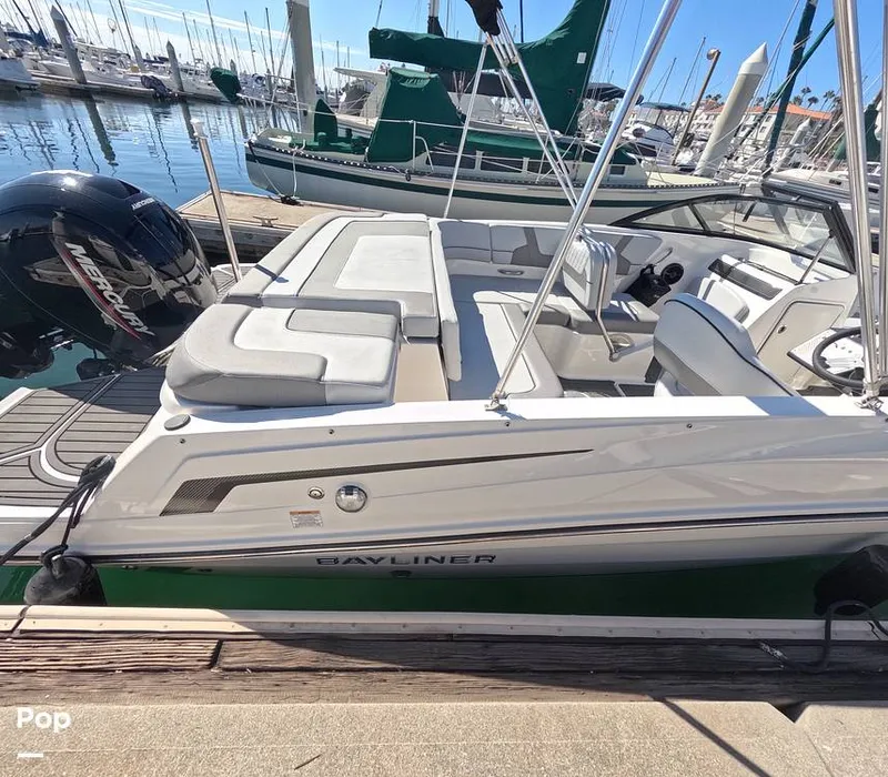 Slide: The Image of Bayliner VR5 2025 - 16720792