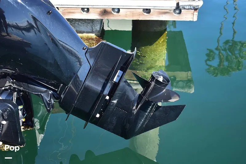Slide: The Image of Bayliner VR5 2025 - 16720825