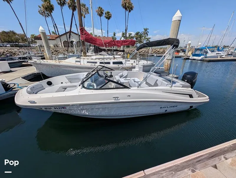 Slide: The Image of Bayliner VR5 2025 - 16704542