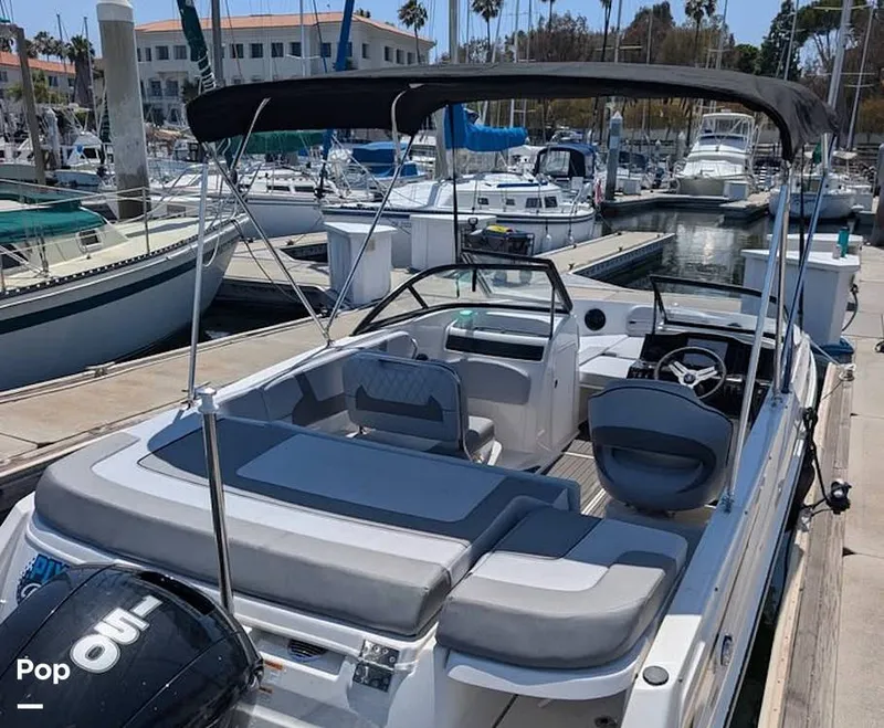 Slide: The Image of Bayliner VR5 2025 - 16720826