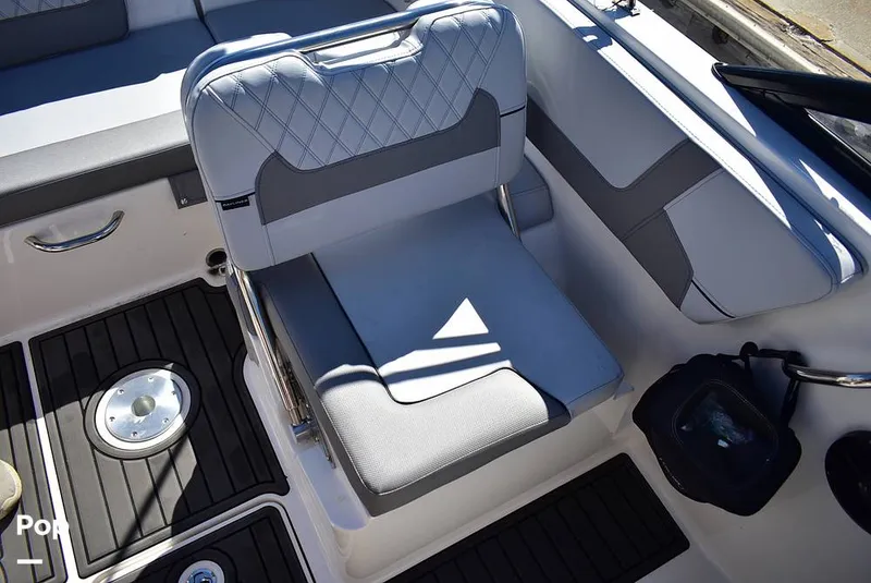 Slide: The Image of Bayliner VR5 2025 - 16720807