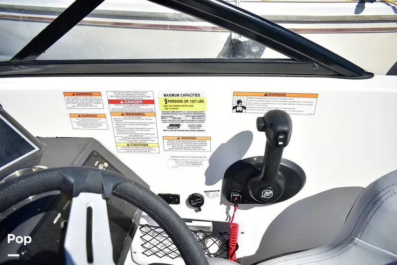 Slide: The Image of Bayliner VR5 2025 - 16720804